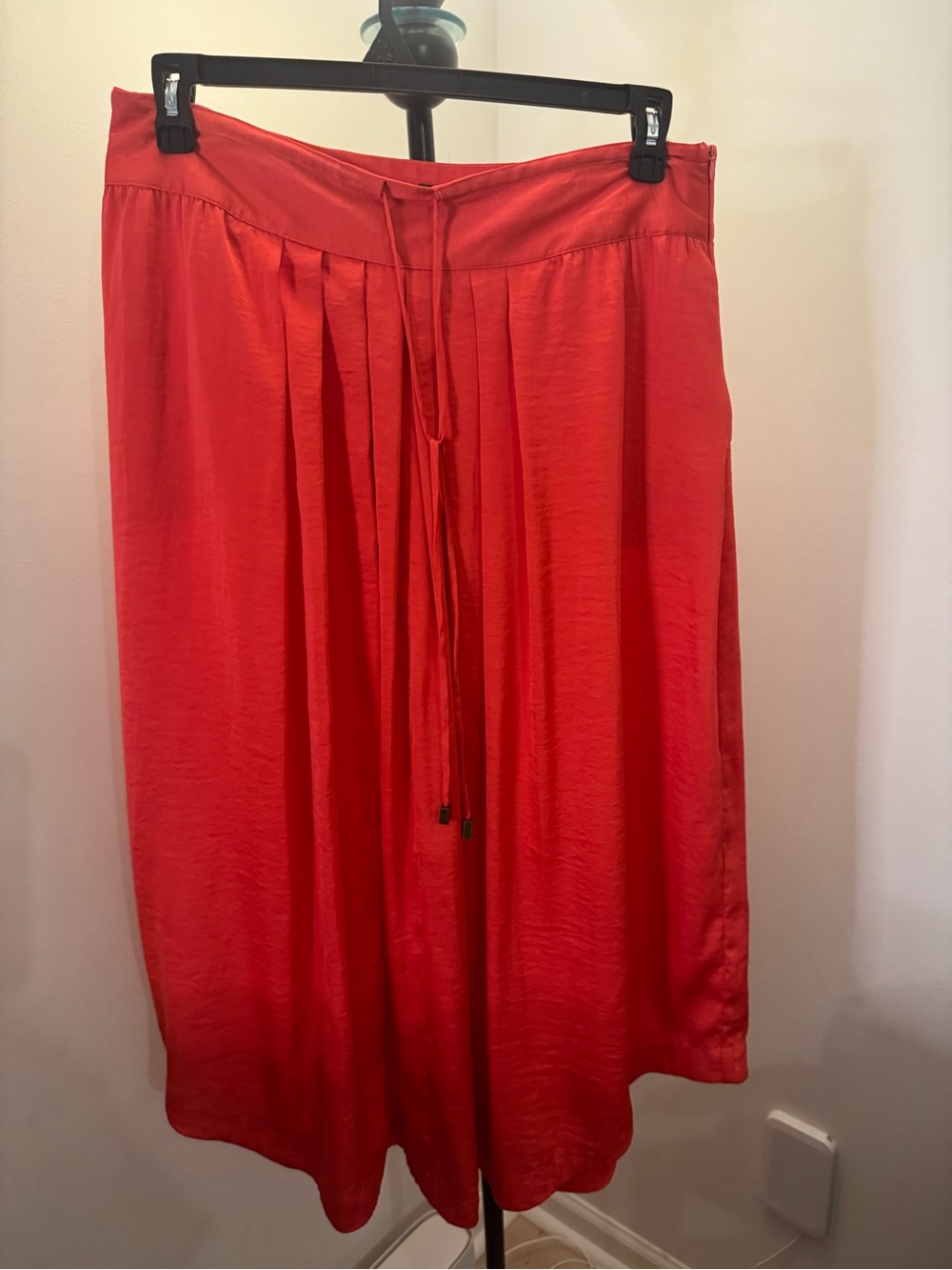 Vince Camuto Red Drawstring Pleated Midi Skirt